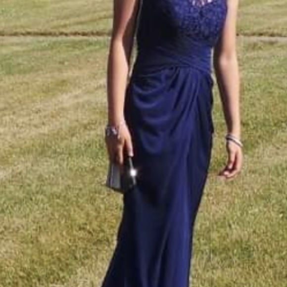 Lovely Navy gown only used one time !It Navy blue colorIt's really a gorgeous!! - Picture 9 of 12